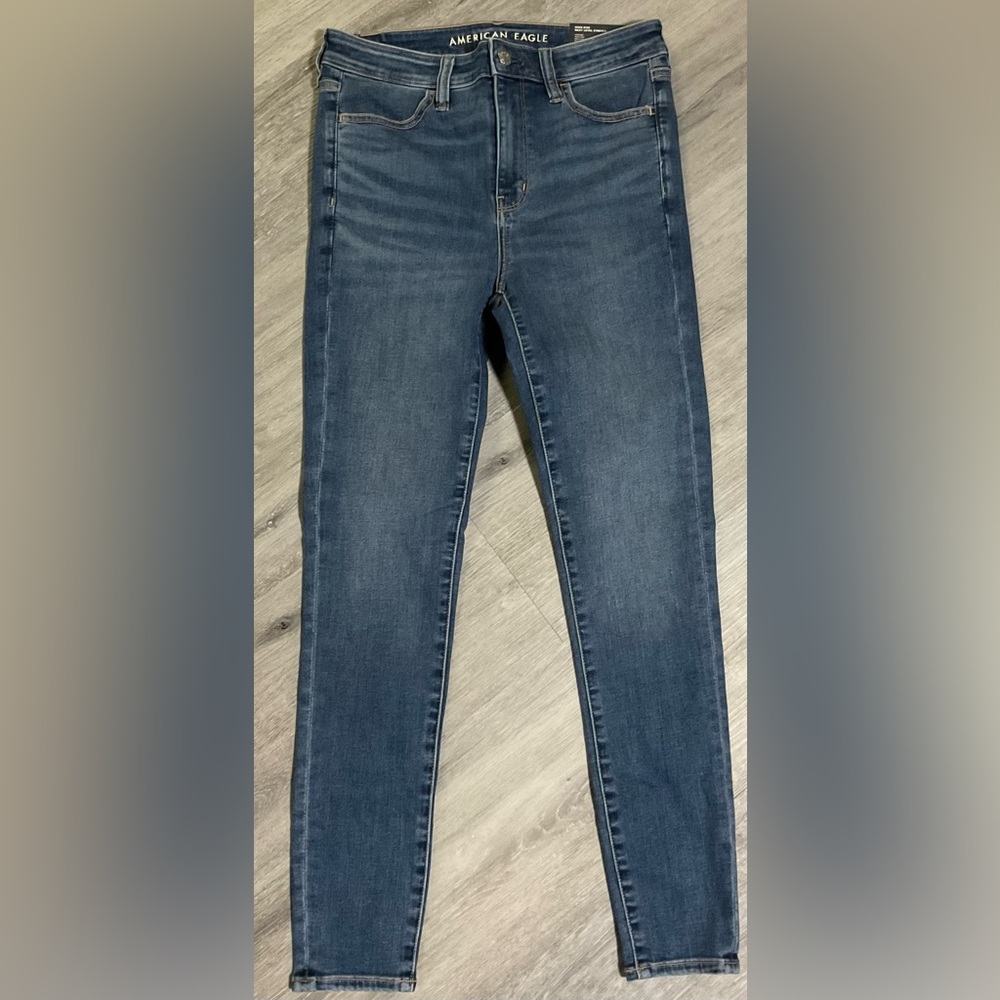 NWT size 10  American Eagle Outfitters Medium Blue Skinny Jeans